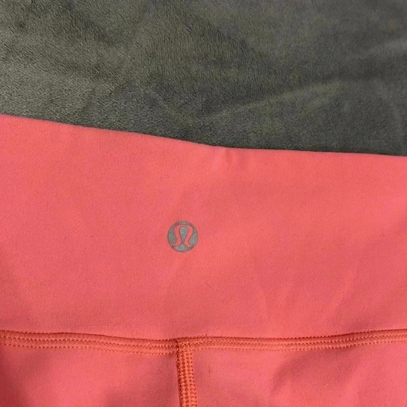 Lululemon Reversible Cropped Leggings - Picture 5 of 6